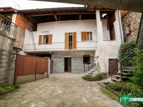 casa indipendente in vendita a Paruzzaro