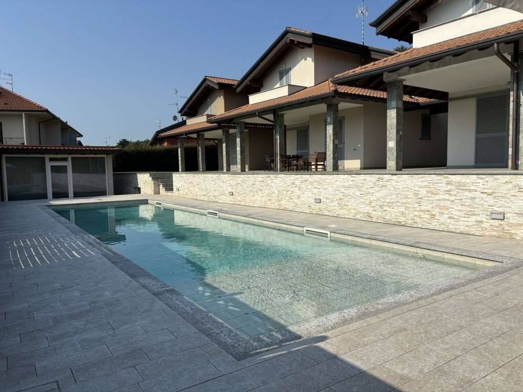 casa indipendente in vendita a Paruzzaro