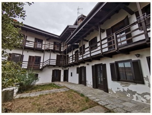 casa indipendente in vendita a Paruzzaro