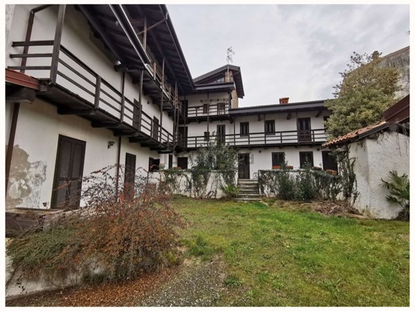 casa indipendente in vendita a Paruzzaro