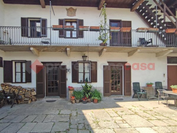 casa indipendente in vendita a Paruzzaro