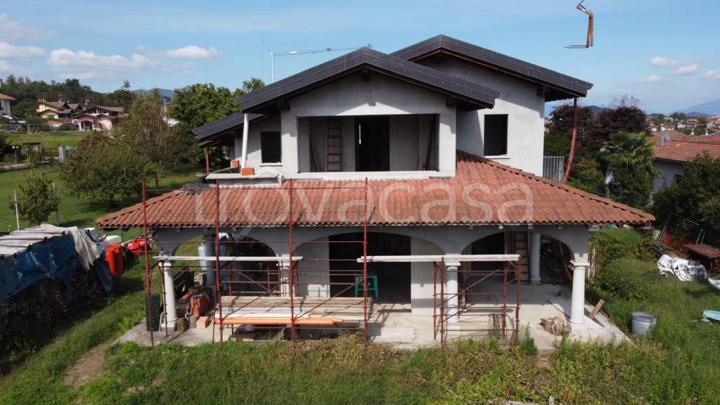 casa indipendente in vendita a Paruzzaro