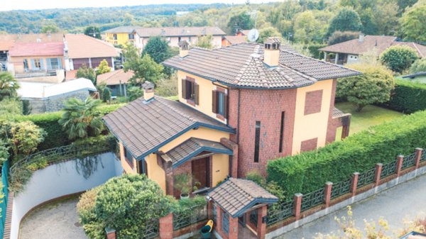 casa indipendente in vendita a Paruzzaro