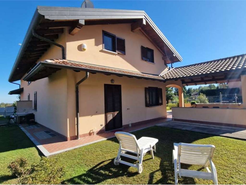 casa indipendente in vendita a Paruzzaro