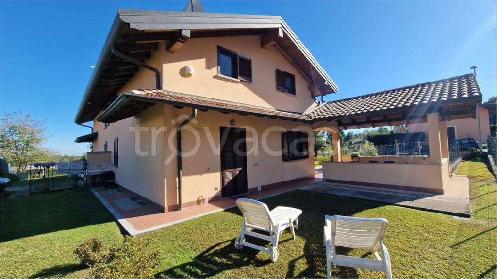 casa indipendente in vendita a Paruzzaro