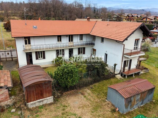 casa indipendente in vendita a Paruzzaro