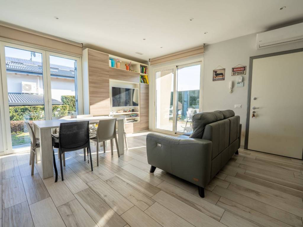 casa indipendente in vendita a Paruzzaro