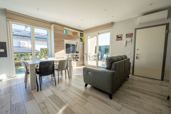 casa indipendente in vendita a Paruzzaro