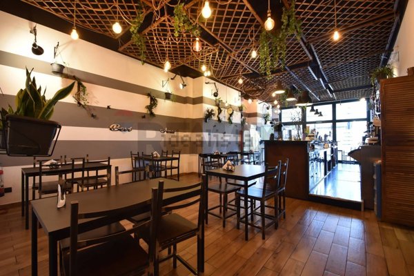 negozio in vendita a Paruzzaro