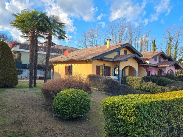 casa indipendente in vendita a Paruzzaro
