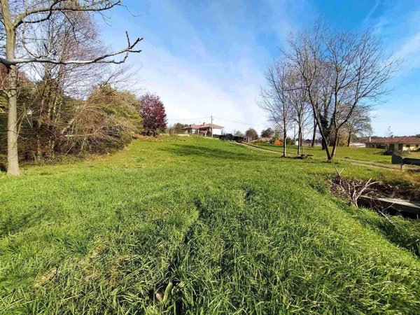 terreno edificabile in vendita a Paruzzaro