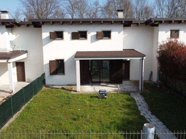 casa indipendente in vendita a Paruzzaro