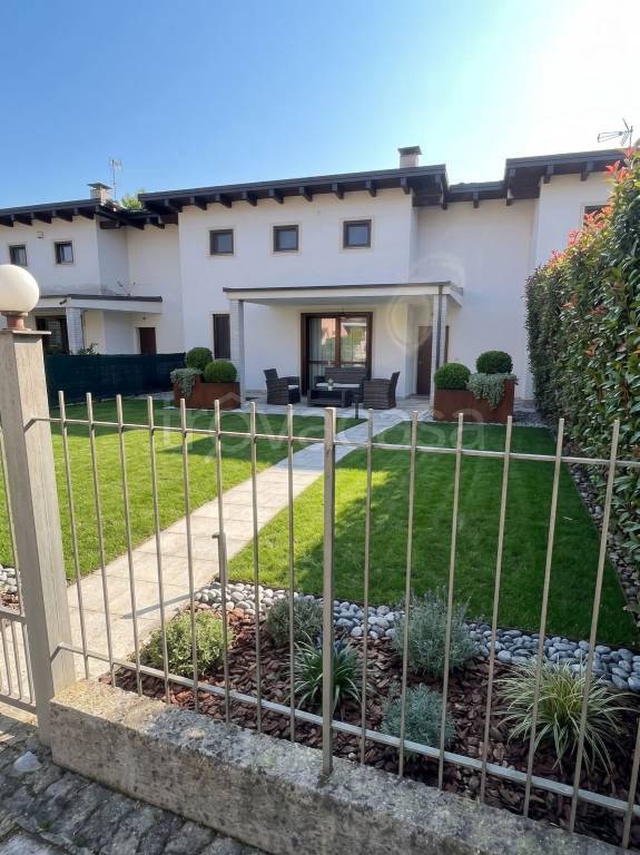 casa indipendente in vendita a Paruzzaro