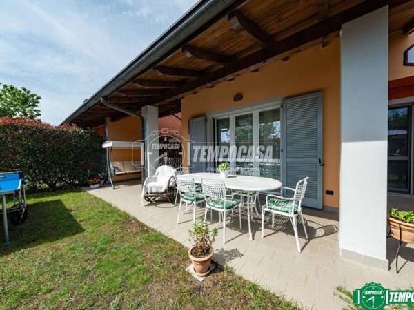 casa indipendente in vendita a Paruzzaro