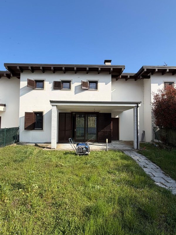 casa indipendente in vendita a Paruzzaro