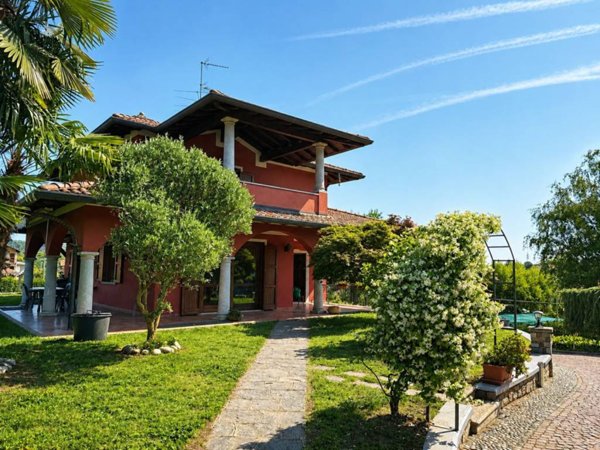 casa indipendente in vendita a Paruzzaro