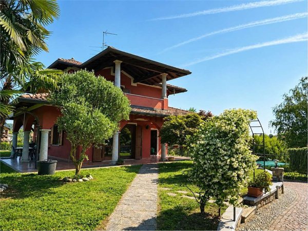 casa indipendente in vendita a Paruzzaro