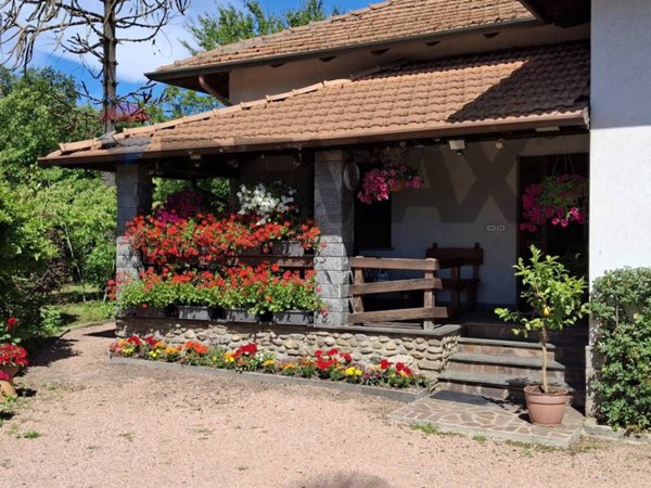 casa indipendente in vendita a Paruzzaro