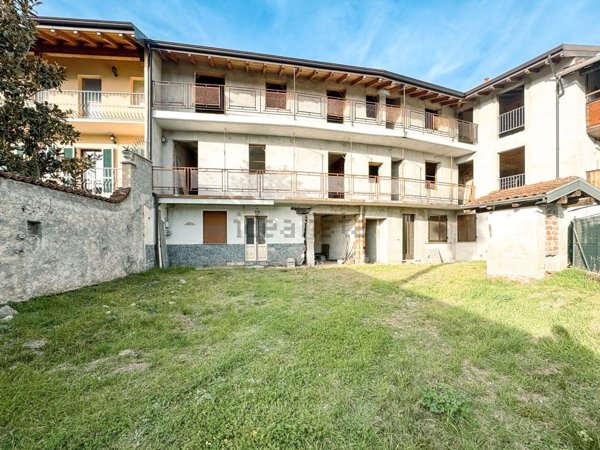 casa indipendente in vendita a Paruzzaro