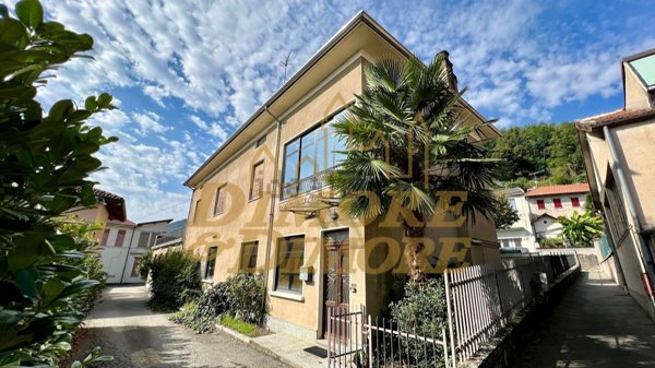intera palazzina in vendita a Pella