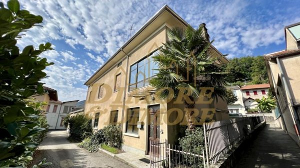 intera palazzina in vendita a Pella