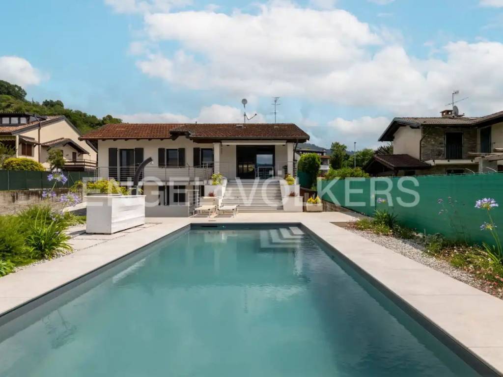 casa indipendente in vendita a Pettenasco