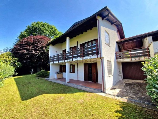 casa indipendente in vendita a Pettenasco