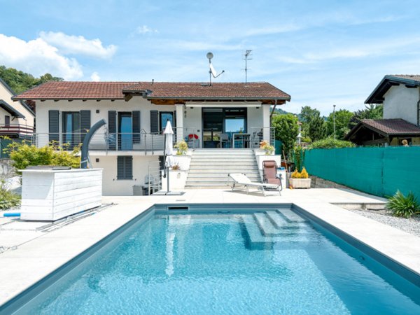 casa indipendente in vendita a Pettenasco