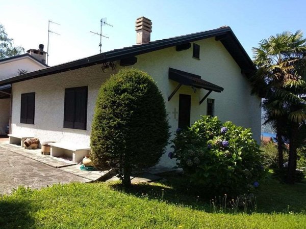casa indipendente in vendita a Pettenasco