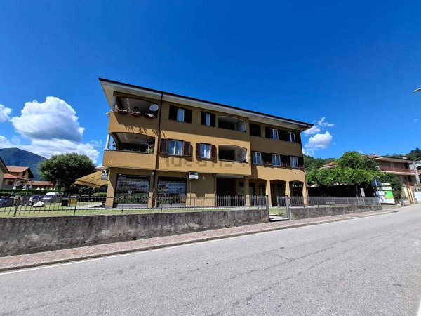 locale commerciale in vendita a Pettenasco