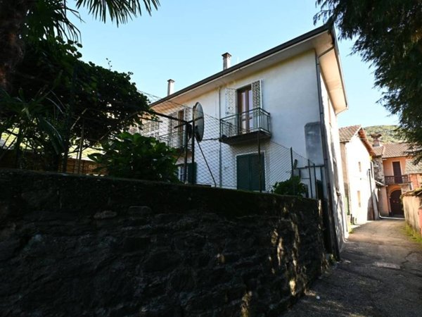 casa indipendente in vendita a Pettenasco