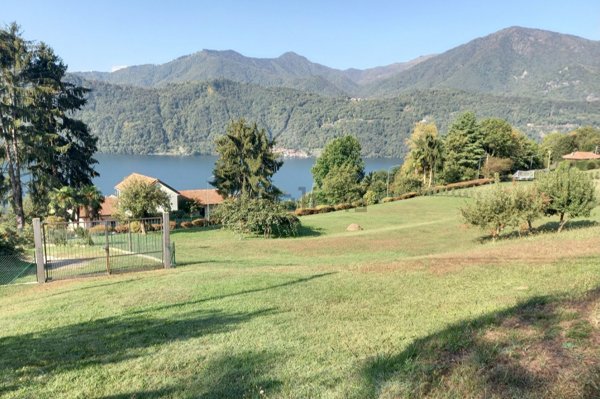 terreno edificabile in vendita a Pettenasco