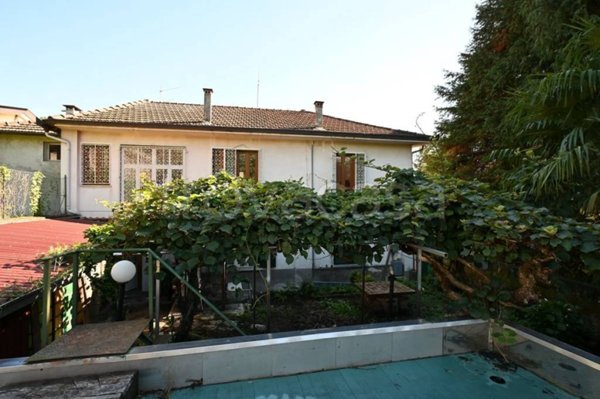 casa indipendente in vendita a Pettenasco