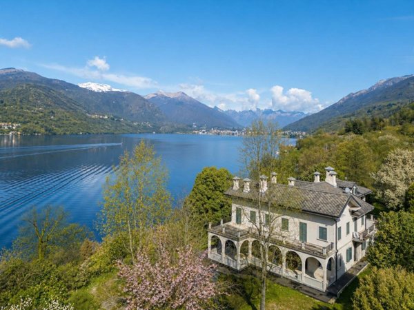 villa in vendita a Pettenasco in zona Crabbia