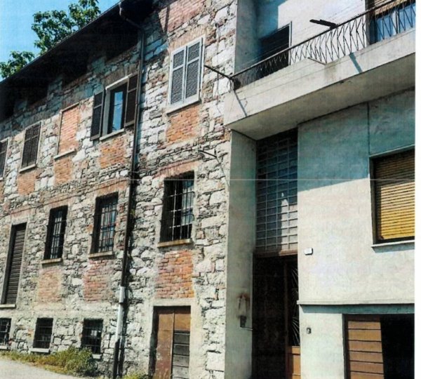 casa semindipendente in vendita a Pogno