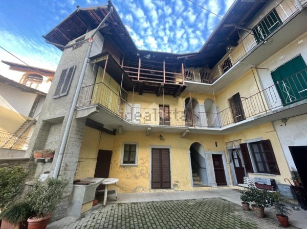 casa semindipendente in vendita a Pogno