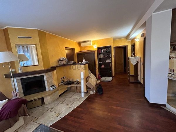 casa indipendente in vendita a Pombia