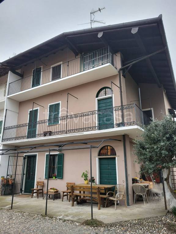 casa indipendente in vendita a Pombia