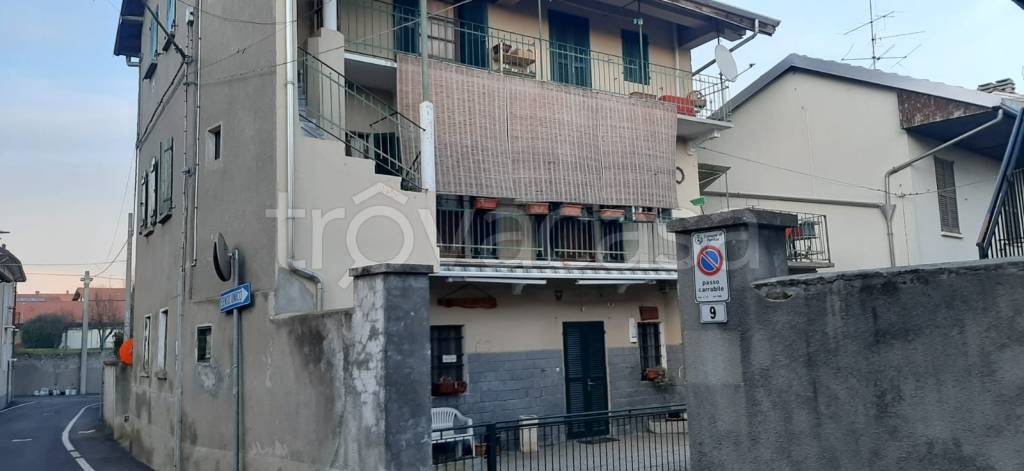 casa indipendente in vendita a Pombia