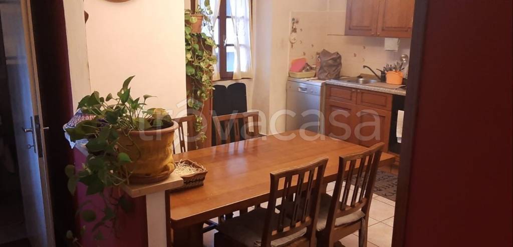 casa indipendente in vendita a Pombia