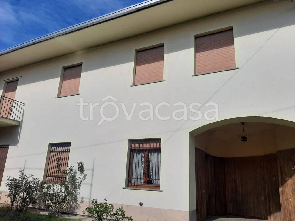 casa indipendente in vendita a Pombia