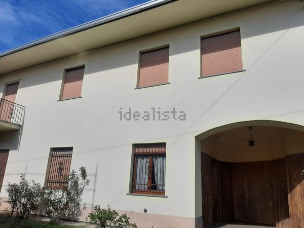 esavano in vendita a Pombia