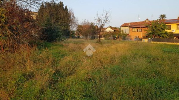 terreno edificabile in vendita a Pombia