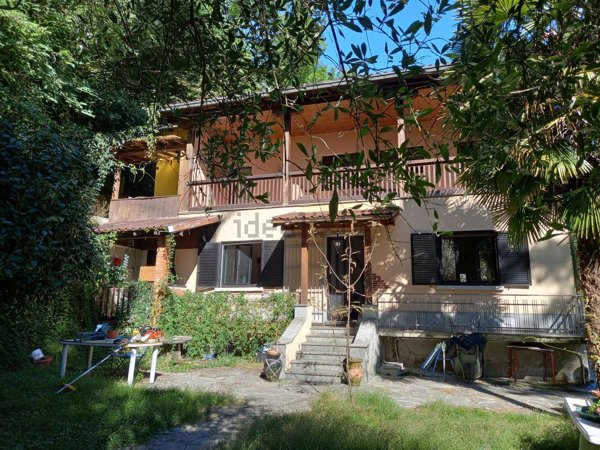 casa indipendente in vendita a Pombia