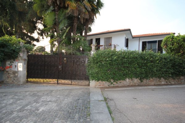 casa indipendente in vendita a Pombia