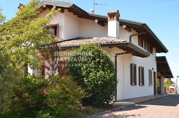 casa indipendente in vendita a Pombia