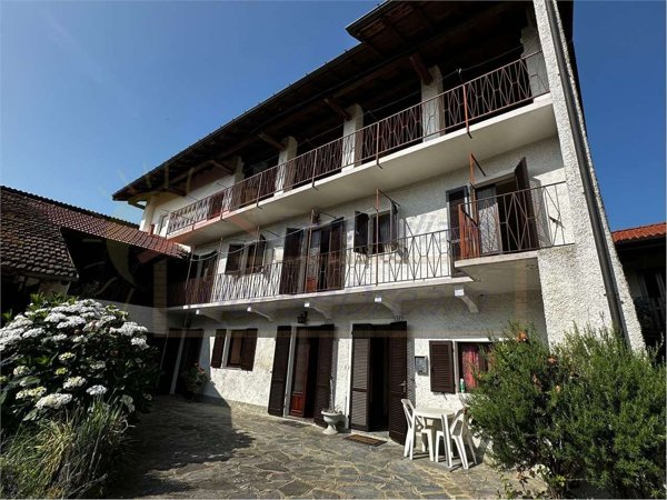 casa indipendente in vendita a Pombia