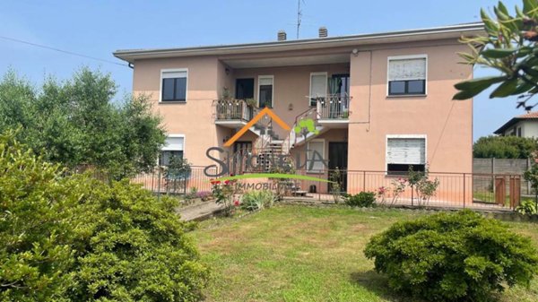 casa indipendente in vendita a Pombia