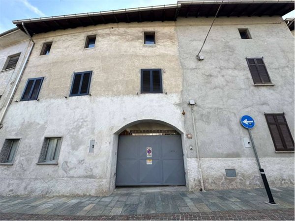 intera palazzina in vendita a Pombia
