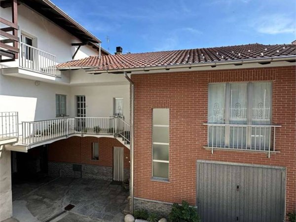 intera palazzina in vendita a Pombia